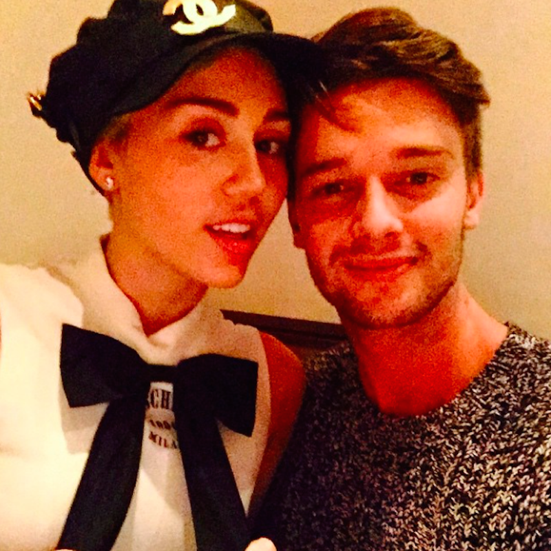 Miley a Patrick září štěstím.